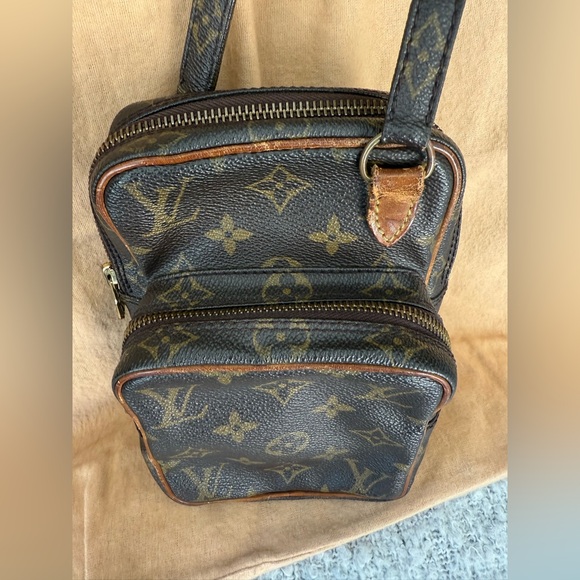 Louis Vuitton Amazone Crossbody Bag - Vintage (Mini Smaller size) - Picture 3 of 17